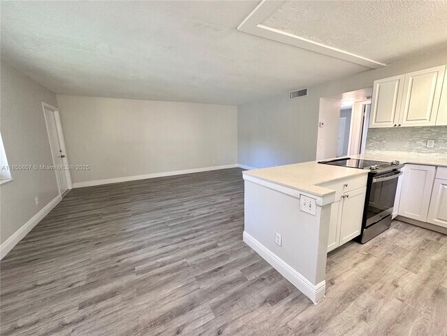 Building Photo - 120 Meadows Cir