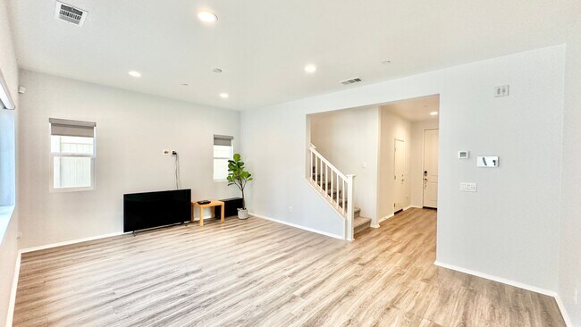 Building Photo - Newer & Lovely Two-Story Home in the New C...