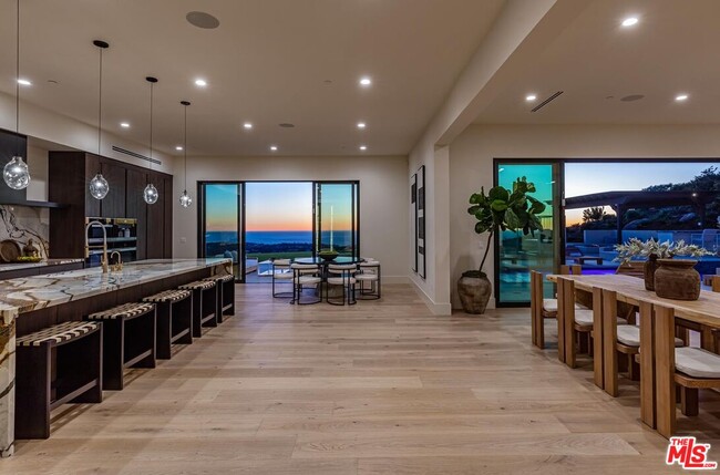 Foto del edificio - 5811 Murphy Way