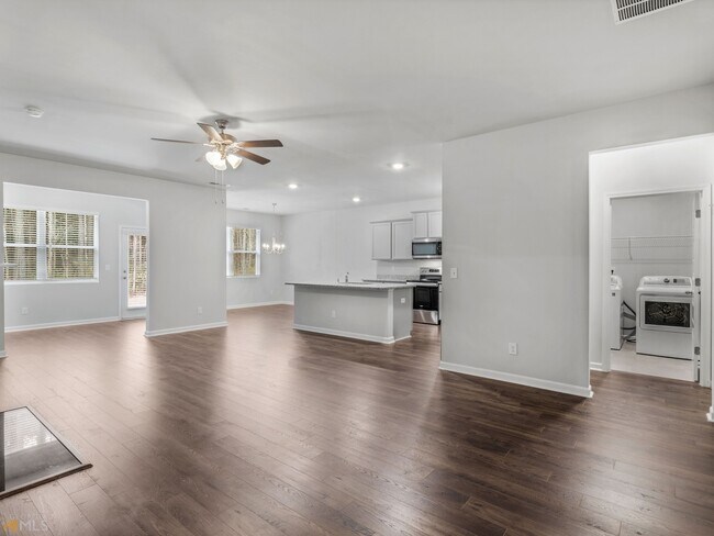 Foto del edificio - 176 Cranapple Ln