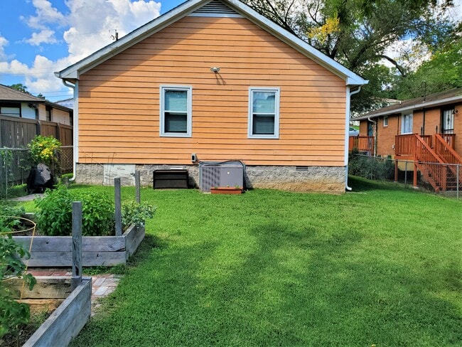 Building Photo - 1025 Wade Ave