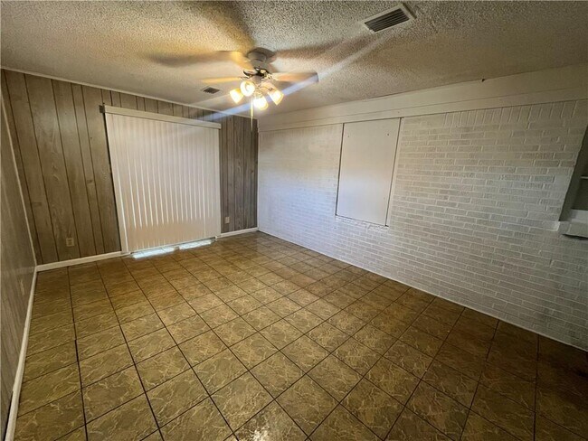 Building Photo - 17 Edinborough Ave