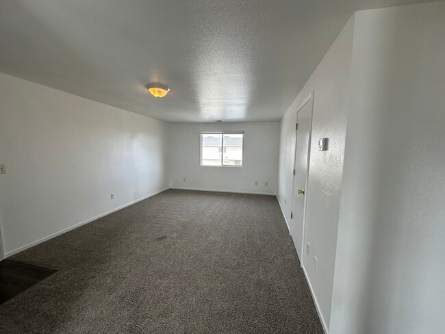 Building Photo - 1258 W Newlands Dr