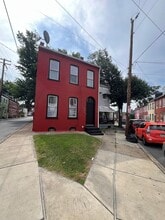Building Photo - 440 E Strawberry St