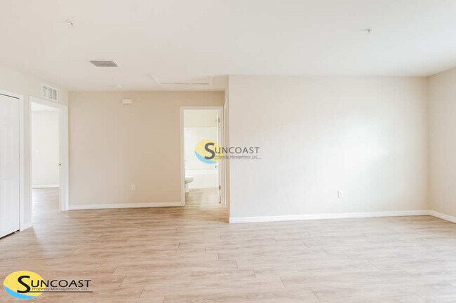 Foto del edificio - 9262 N Travis Dr