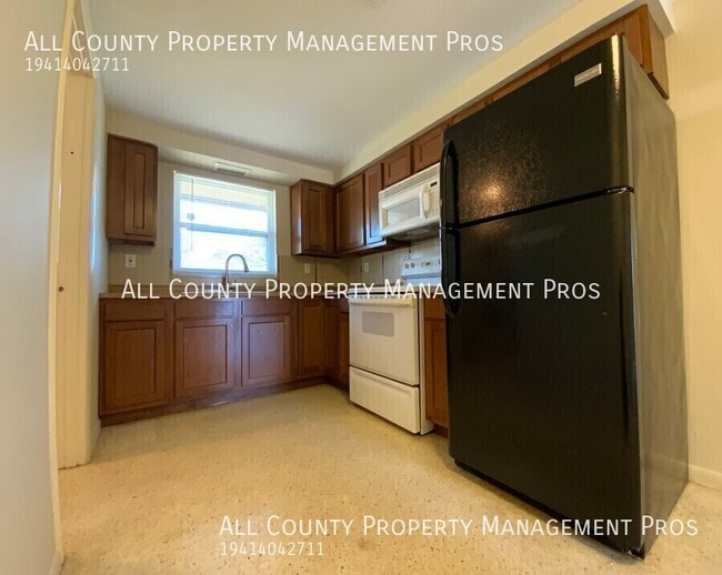 Building Photo - 5827 Nutmeg Ave