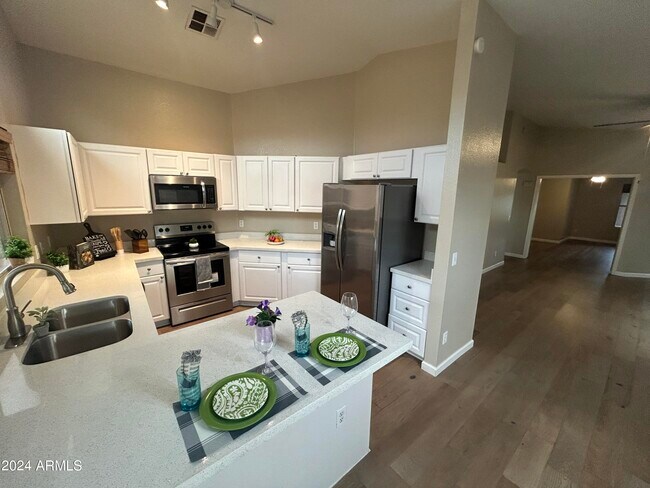 Building Photo - 120 W Mohawk Ln