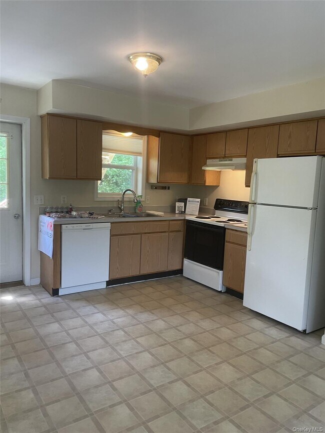 Building Photo - 696 South St