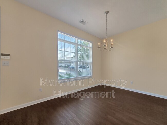 Building Photo - 447 Twist Cir
