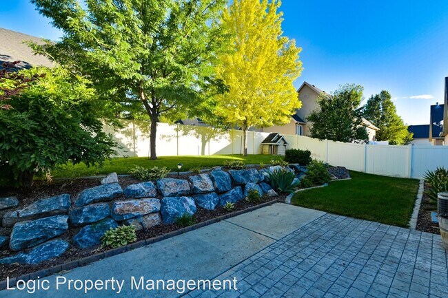 Building Photo - 4 br, 3 bath House - 3675 W. Plymouth Rock...