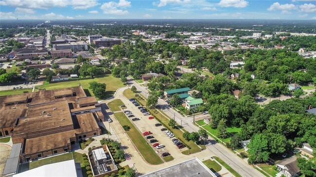 Building Photo - 1101 N Thompson St