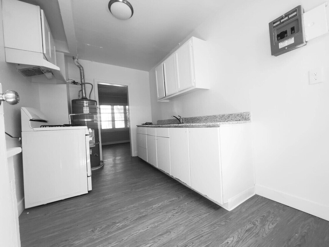 Primary Photo - 2360 W. 18th St