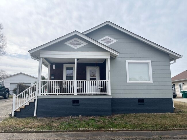 Photo - 421 Woodlawn Ave House