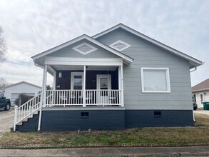 Building Photo - 421 Woodlawn Ave