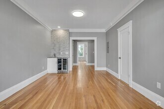 Building Photo - 142 Sutherland Rd