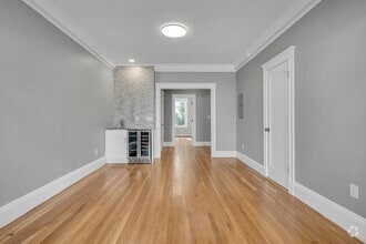 Building Photo - 142 Sutherland Rd