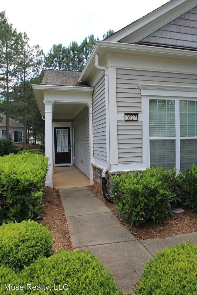 Building Photo - 6527 Carolina Commons Dr
