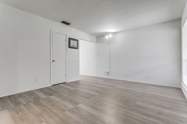 Foto del edificio - 528 Southtrail Dr