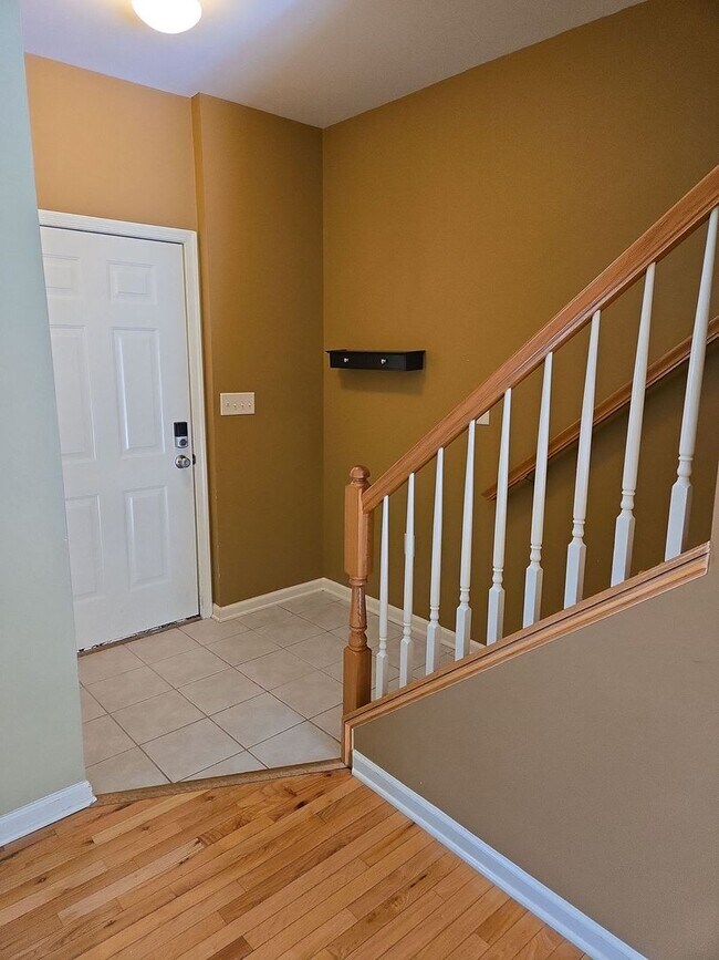 Building Photo - Available Soon – 3 Bed / 2.5 Bath Townhouse with 2-Car Garage