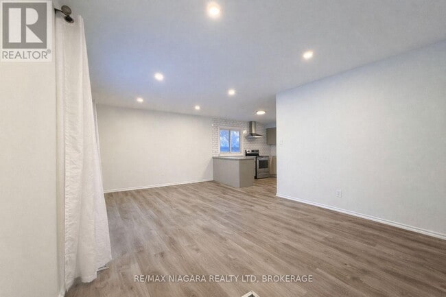 Building Photo - 128 Toulon Crescent