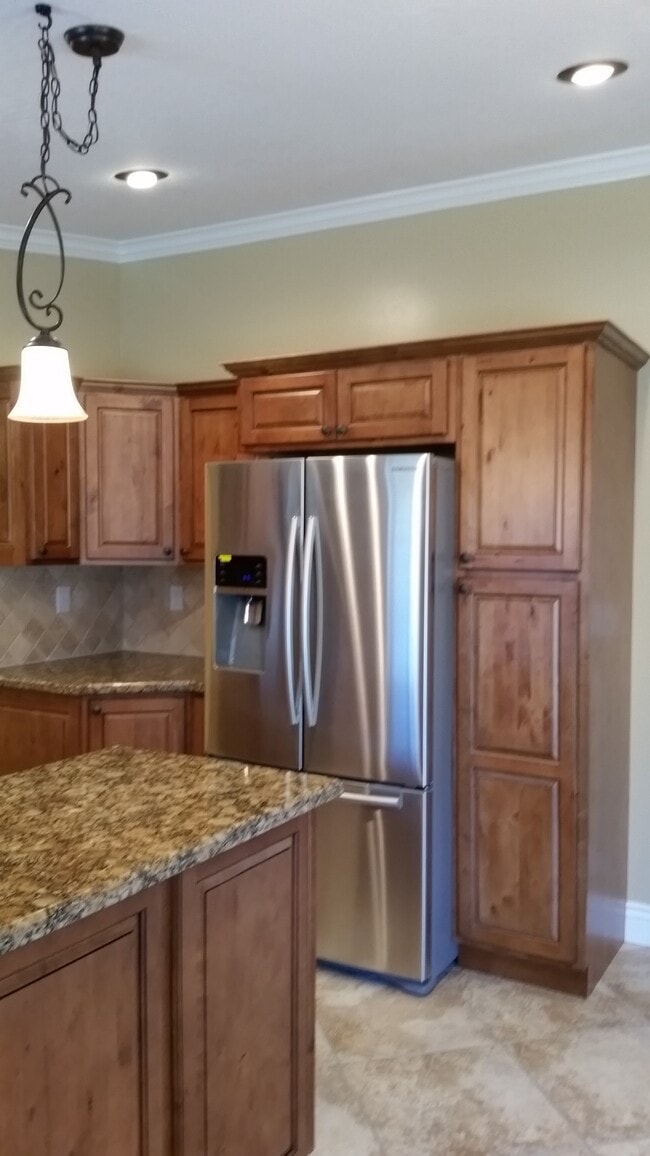 Building Photo - 5787 Lakeside Dr