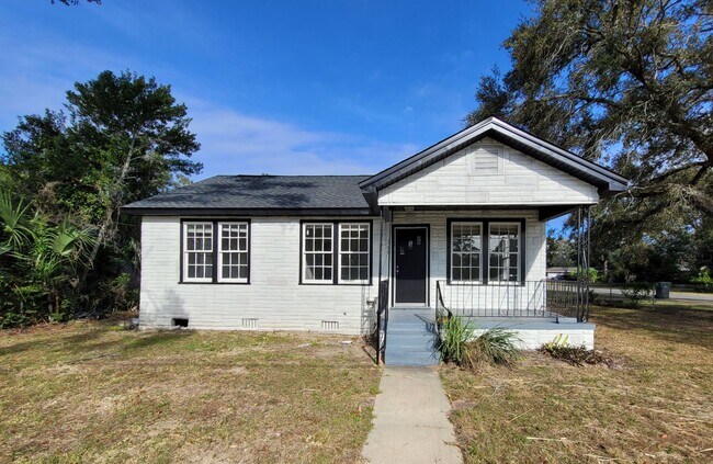 Building Photo - 1300 Poppy Ave Pensacola. January Move-in ...