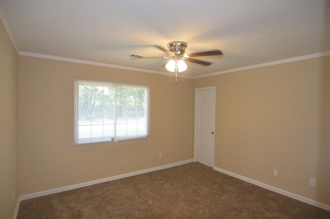 Foto del edificio - Warm and Cozy Three Bedroom Home