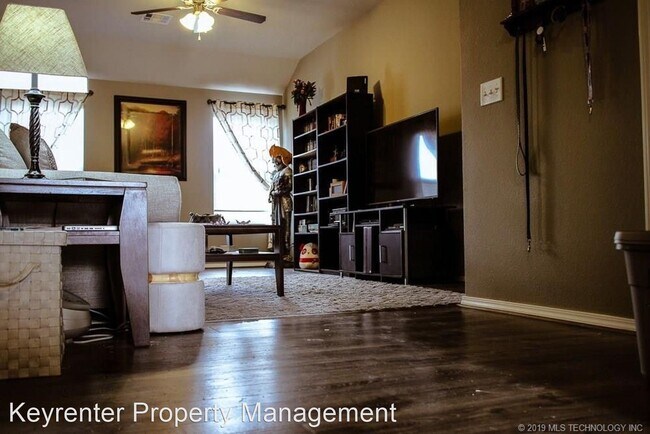 Foto del edificio - 3 br, 2 bath House - 5877 E 148th St S