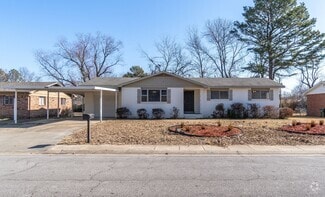 Building Photo - 8205 Hermitage Dr