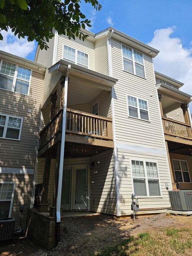 Foto del edificio - 6441 Terrace View Ct