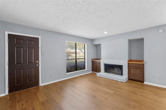 Foto del edificio - 6646 E Lovers Ln