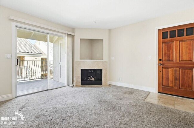 Foto del edificio - Cozy 1Bdm 1Ba Top-Floor Condo with Community Pool in La Jolla!