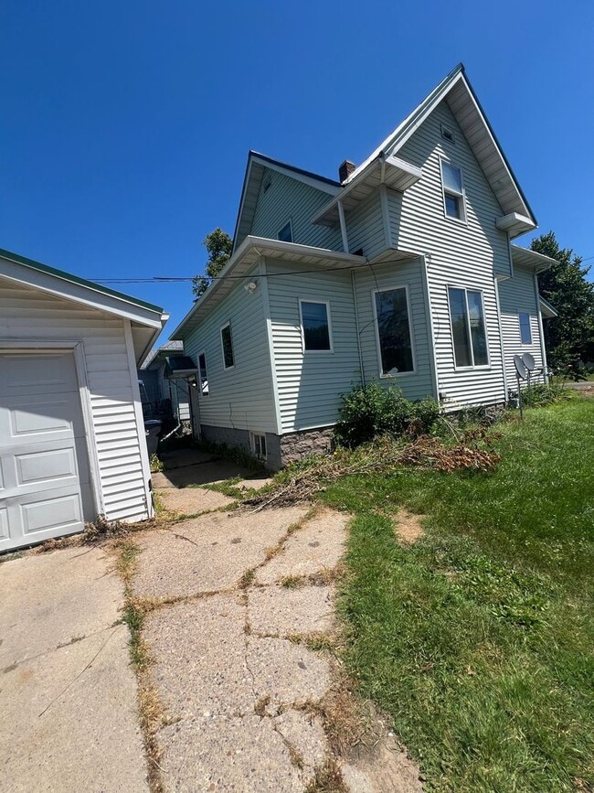 Building Photo - Click the “Apply Now” button or email wapmrentals@gmail.com for a prompt response.