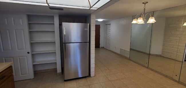 Building Photo - 7241 Rosarian Dr