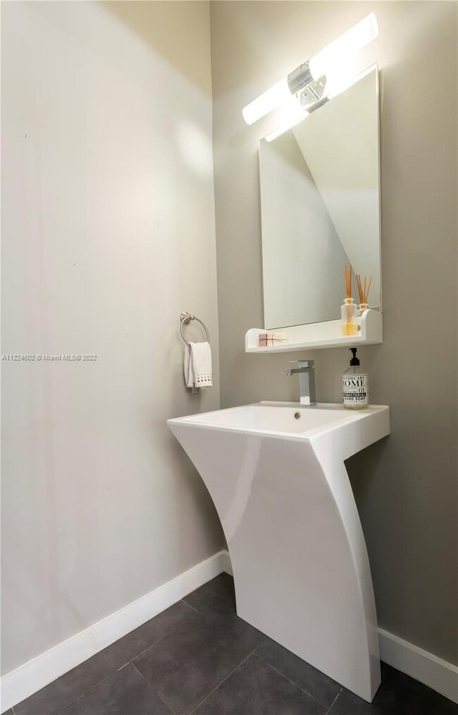 Building Photo - 3749 SW 27th Ln  3749 Miami Fl 33134