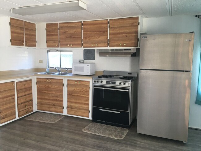Building Photo - Newly Updated 1BR/1BA Home with Fenced Yar...