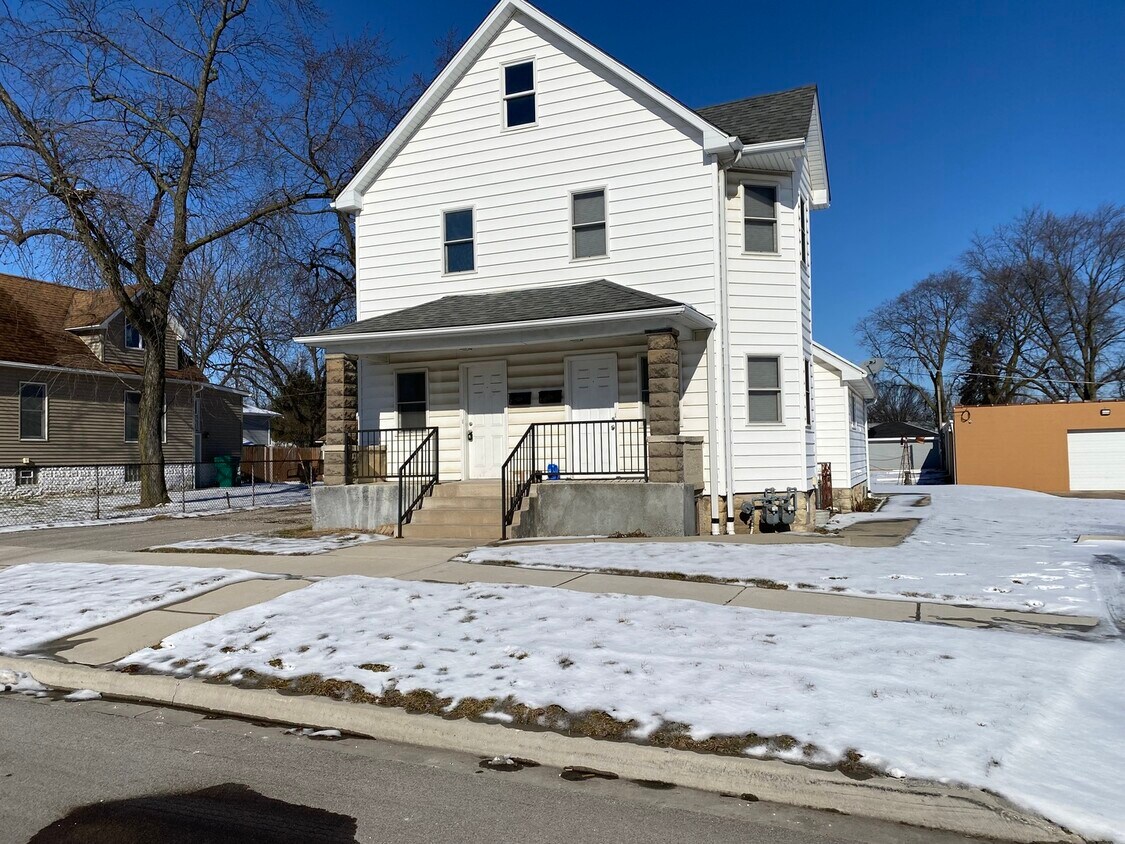 211 Smith Ave, Joliet, IL 60435 Townhome Rentals in Joliet IL