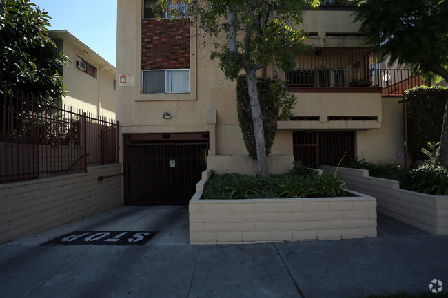 Building Photo - Rosewood III Apartments