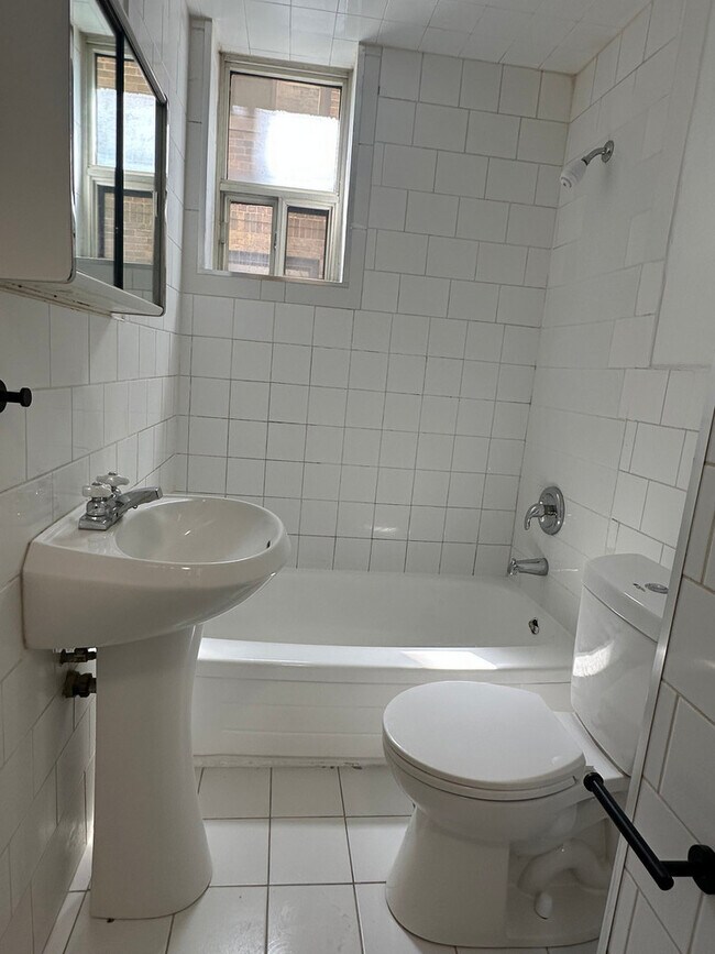 Photo du bâtiment - WELLESLEY APARTMENTS