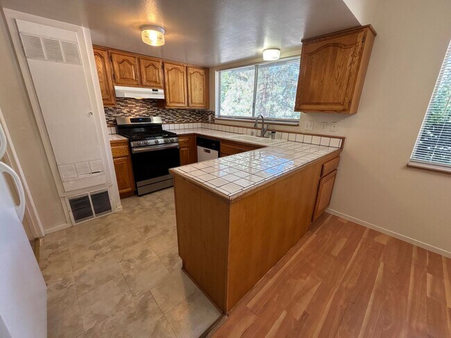Building Photo - 2 bedroom Lake Tahoe townhome!