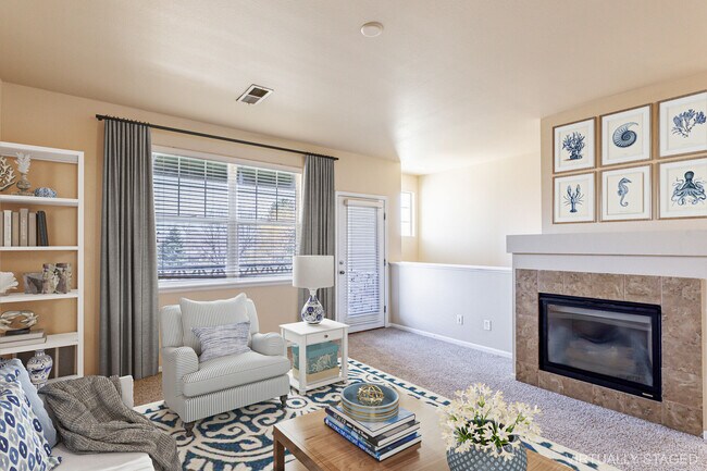 Foto del edificio - Maple Leaf Townhomes