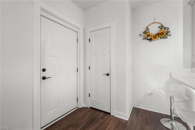 Foto del edificio - 7922 Shore Dr