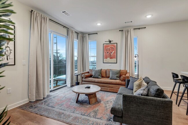 Foto del edificio - 600 E Trinity Ln