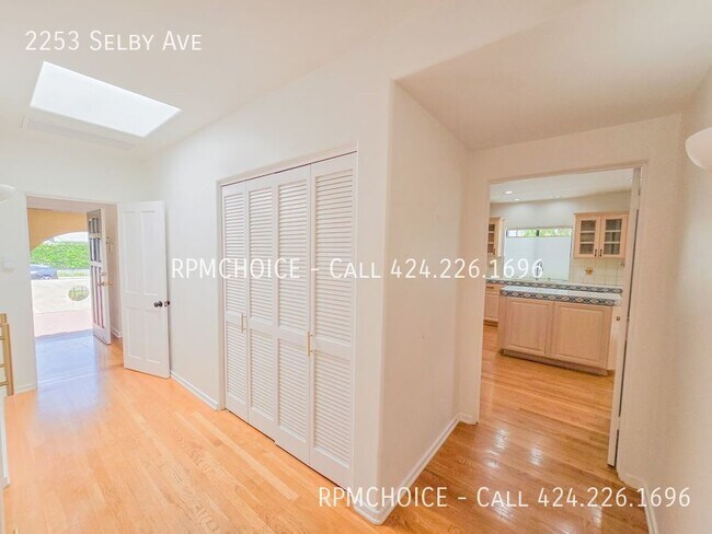 Building Photo - 2253 Selby Ave