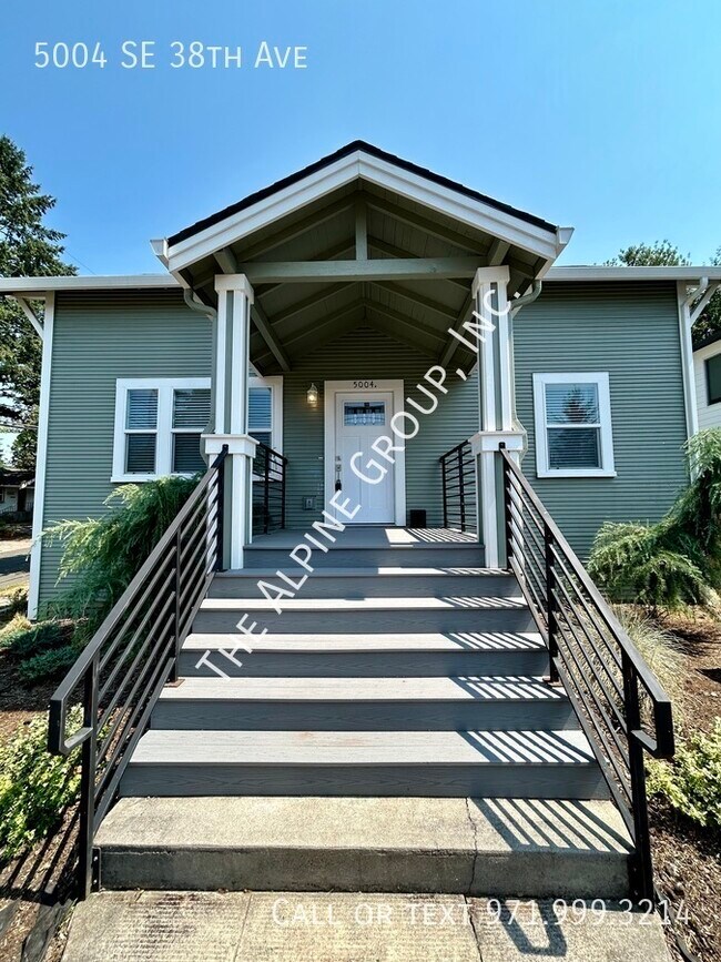 Foto del edificio - Spacious Home Close to Reed College!