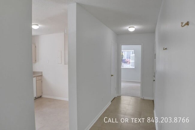 Building Photo - 1140 Hidden Cove Dr