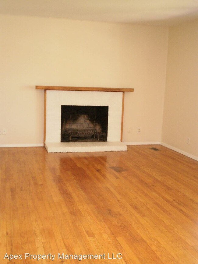 Building Photo - 3 br, 1.5 bath House - 5400 Inwood Road