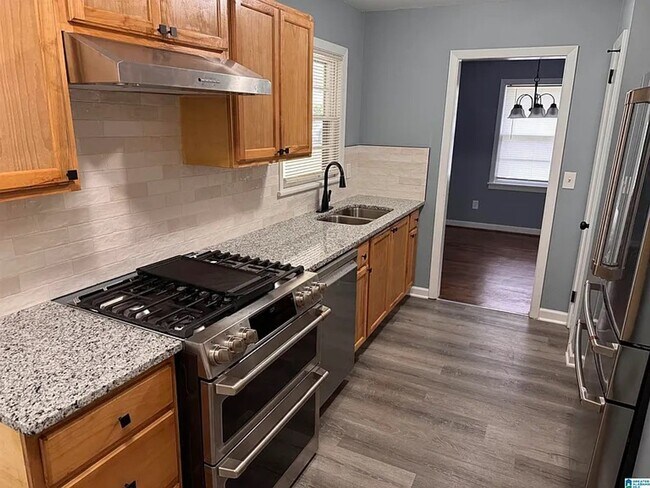 Building Photo - NOW AVAILABLE! RENT READY!!