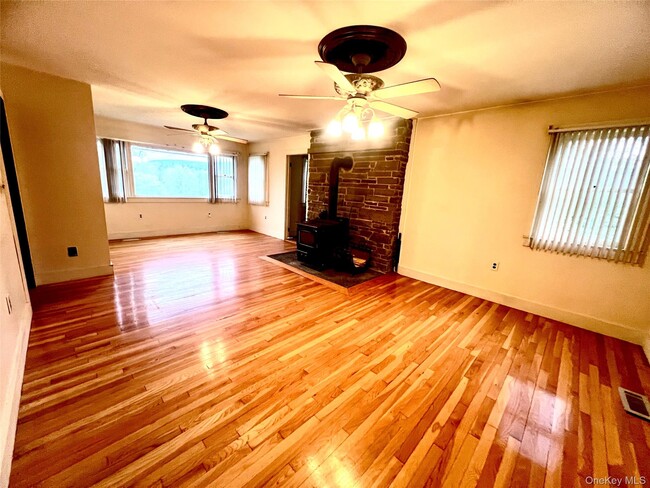 Building Photo - 57 Hubbard Rd