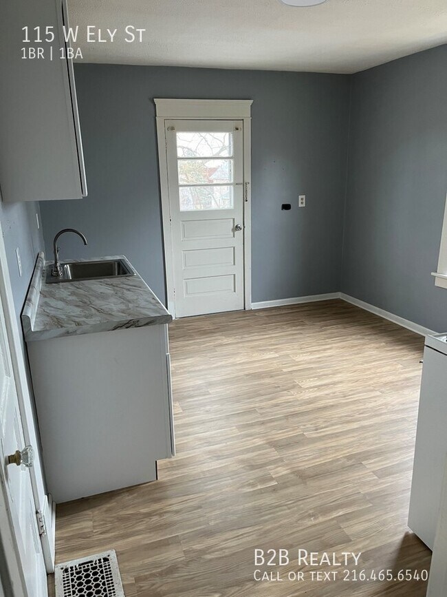Building Photo - "Quaint 1 Bedroom Retreat: Your Perfect Ur...